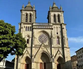 Descubra a Catedral Metropolitana de Porto Alegre: Um Marco do Turismo Religioso