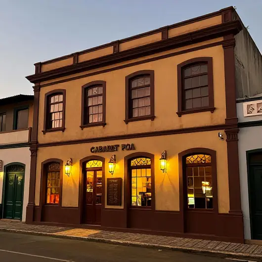 Descubra o Cabaret Poa